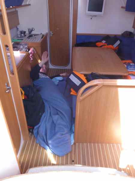 Wegen hohem Seegang schliefen wir teilweise auf dem Kaj&uuml;tboden